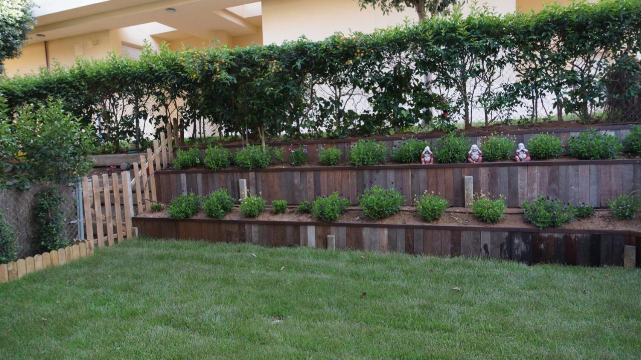 Apartment Lujo Duplex: Beachfront Garden Retreat With Pool